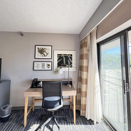 Hotel Wingate By Wyndham Lincoln Airport East Extérieur photo