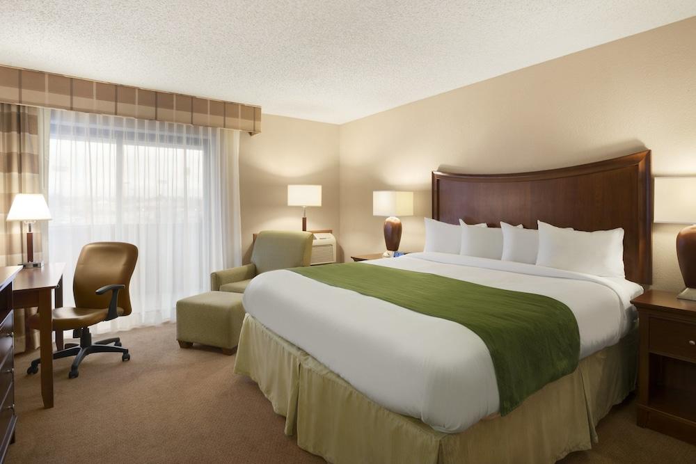 Hotel Wingate By Wyndham Lincoln Airport East Extérieur photo