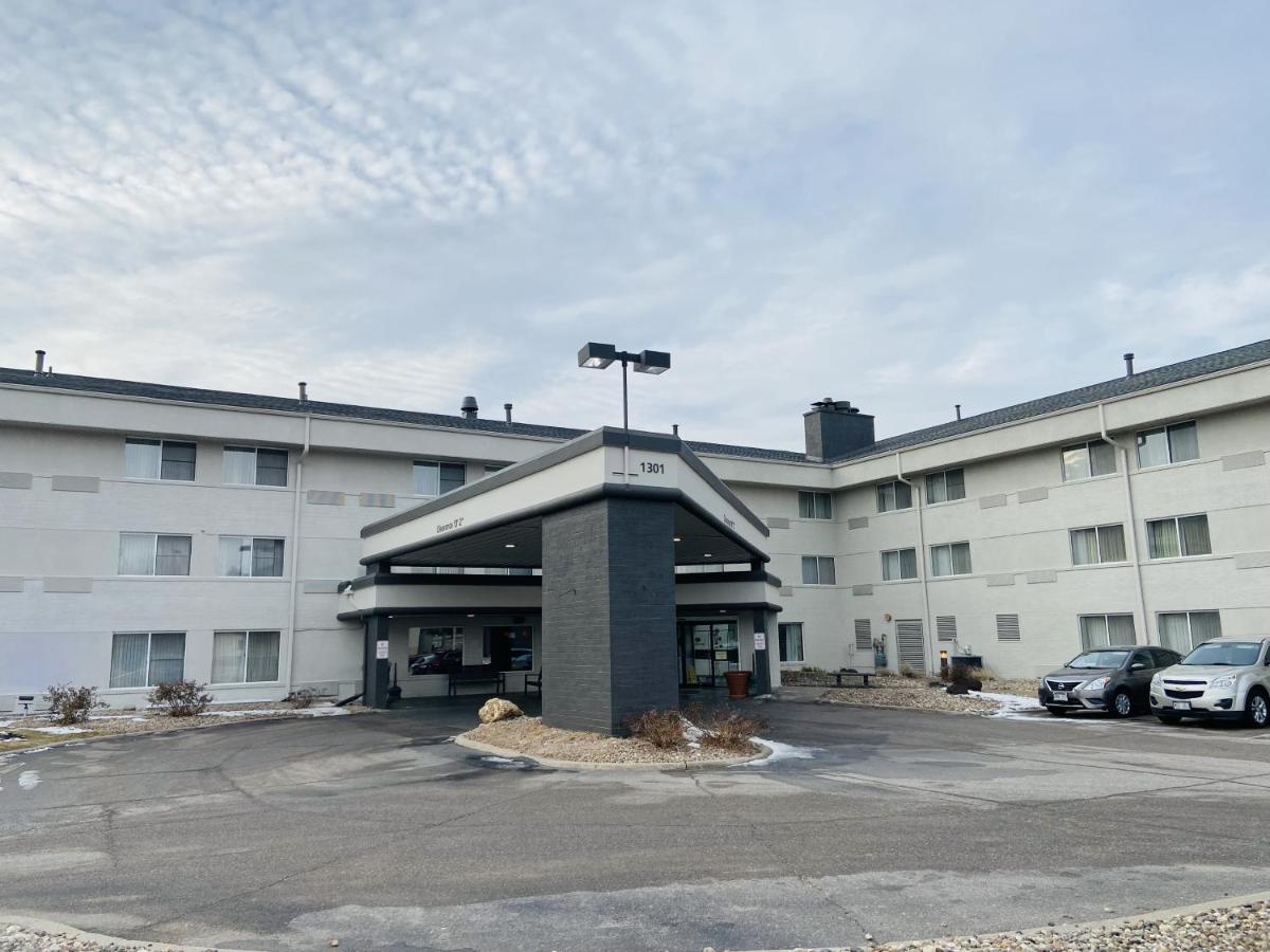 Hotel Wingate By Wyndham Lincoln Airport East Extérieur photo
