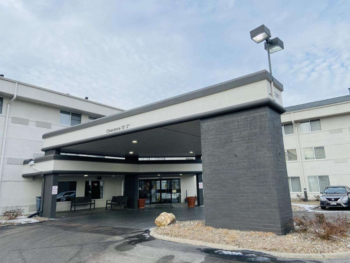Hotel Wingate By Wyndham Lincoln Airport East Extérieur photo