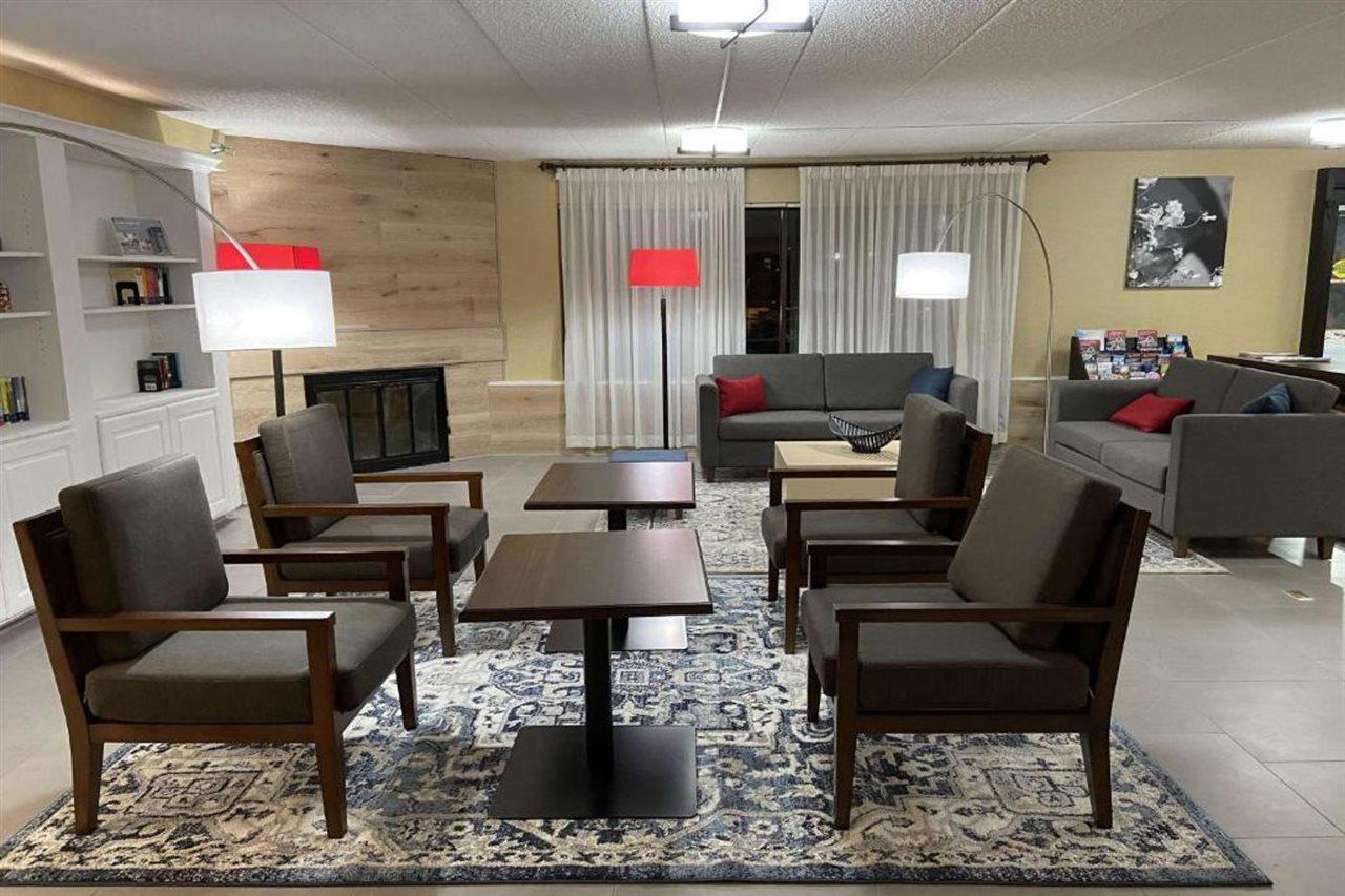 Hotel Wingate By Wyndham Lincoln Airport East Extérieur photo