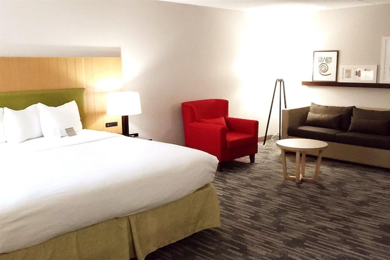 Hotel Wingate By Wyndham Lincoln Airport East Extérieur photo