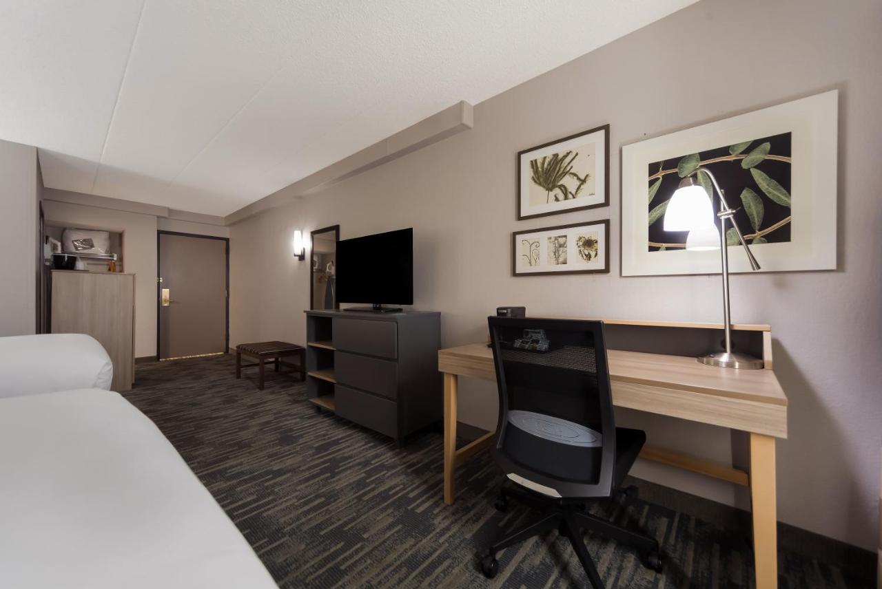 Hotel Wingate By Wyndham Lincoln Airport East Extérieur photo