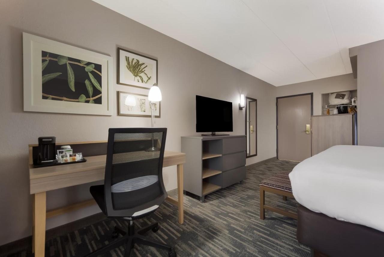 Hotel Wingate By Wyndham Lincoln Airport East Extérieur photo