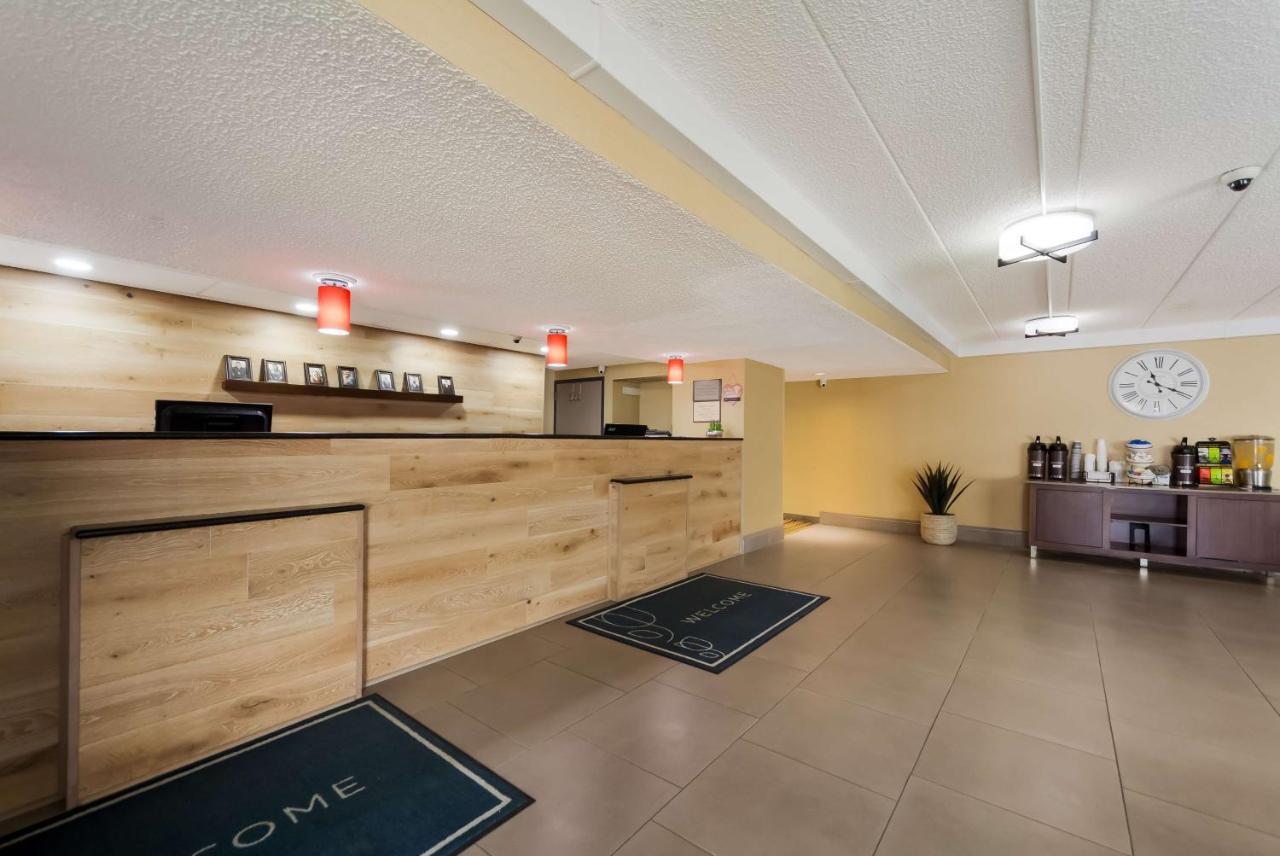 Hotel Wingate By Wyndham Lincoln Airport East Extérieur photo