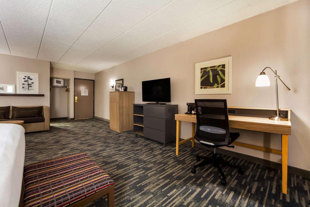 Hotel Wingate By Wyndham Lincoln Airport East Extérieur photo