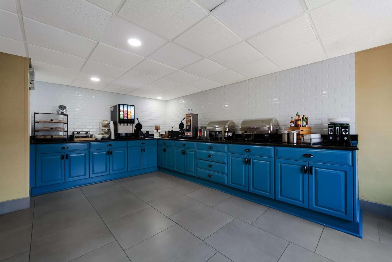 Hotel Wingate By Wyndham Lincoln Airport East Extérieur photo