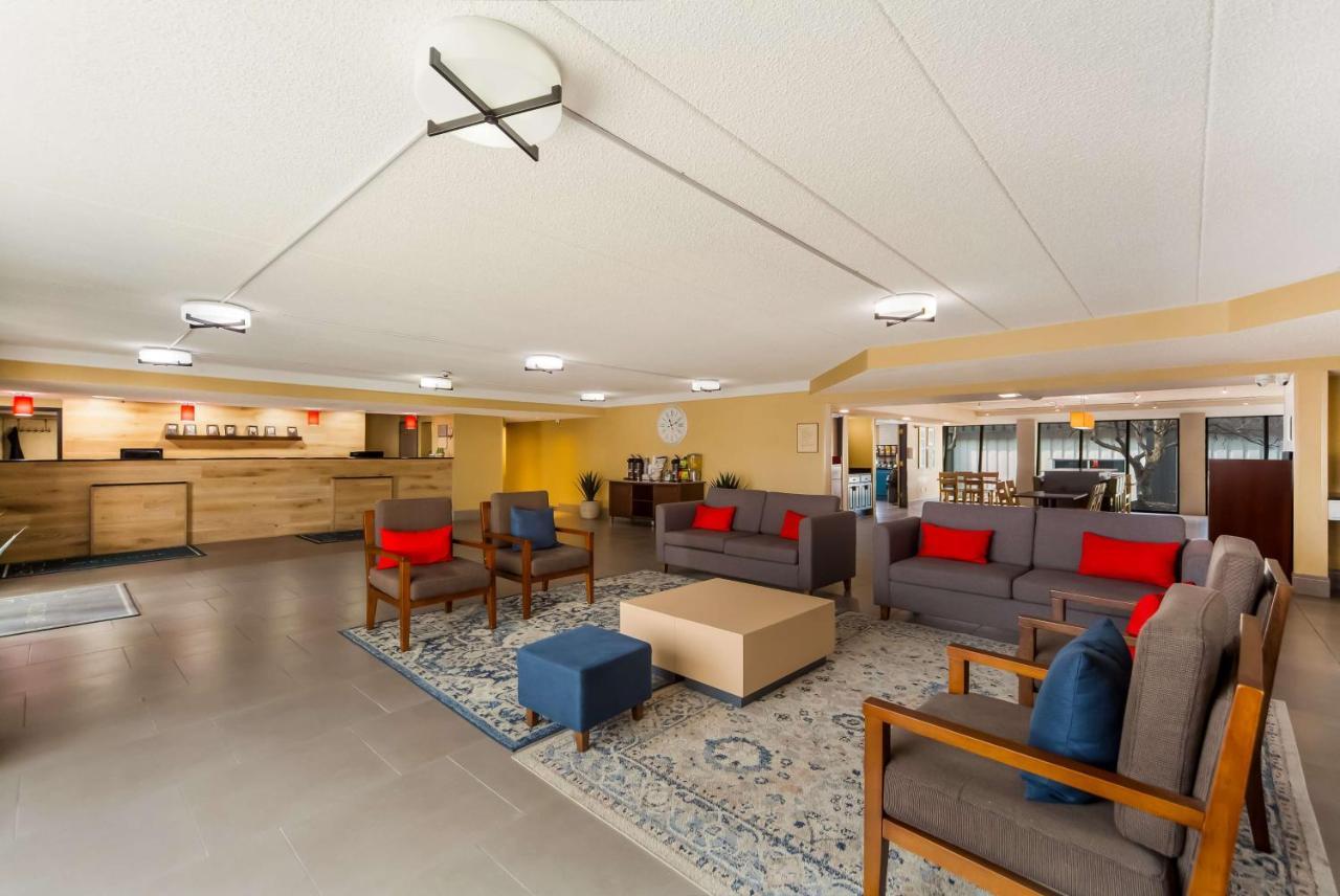 Hotel Wingate By Wyndham Lincoln Airport East Extérieur photo