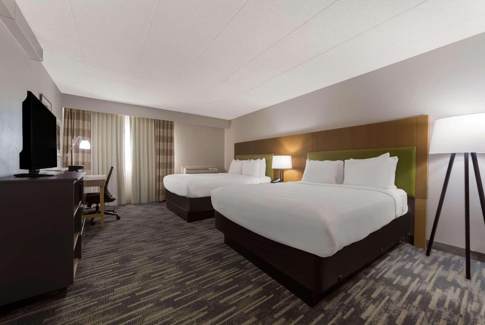 Hotel Wingate By Wyndham Lincoln Airport East Extérieur photo