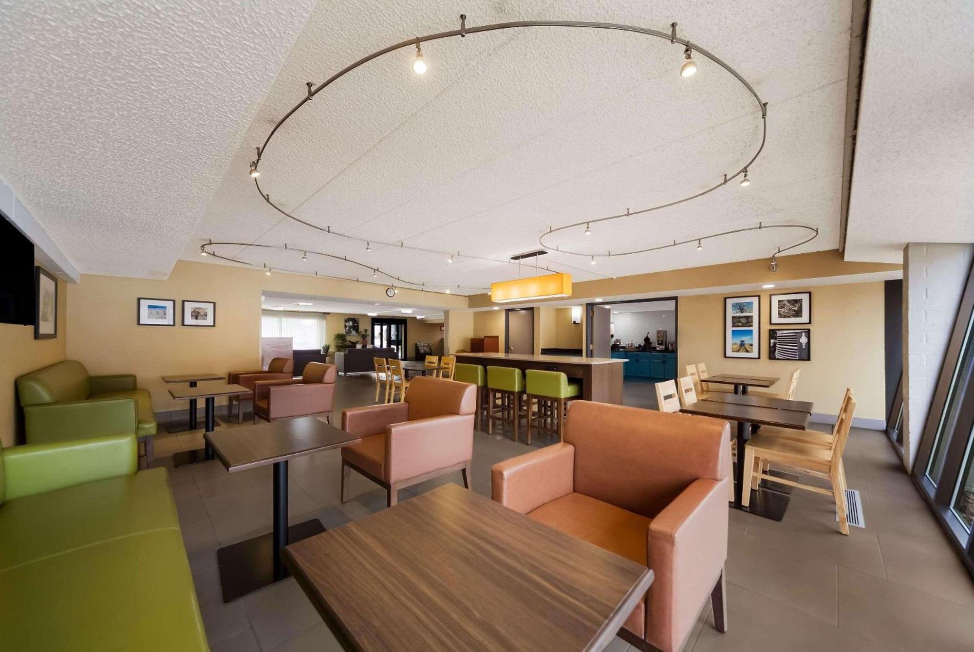 Hotel Wingate By Wyndham Lincoln Airport East Extérieur photo
