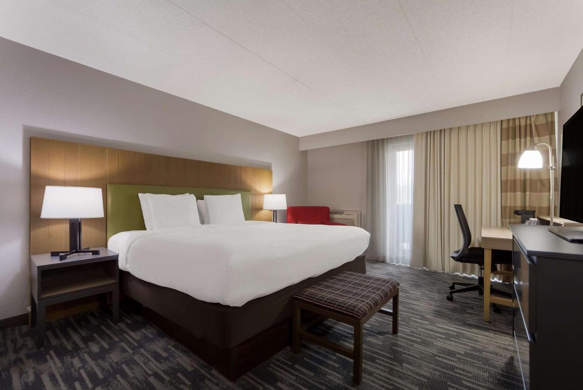 Hotel Wingate By Wyndham Lincoln Airport East Extérieur photo