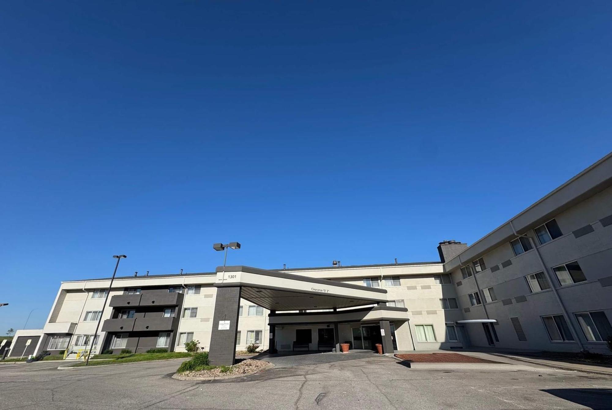 Hotel Wingate By Wyndham Lincoln Airport East Extérieur photo