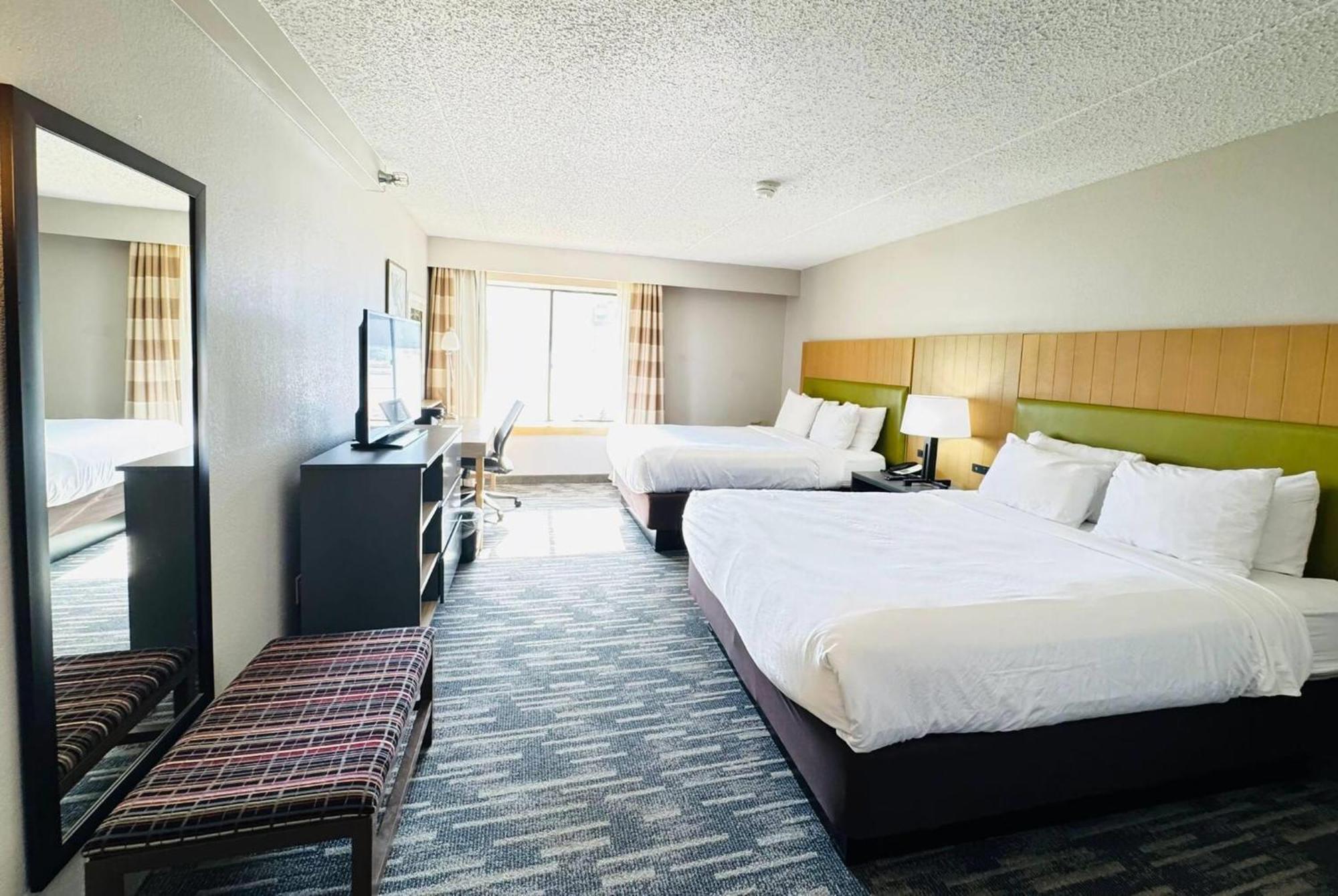 Hotel Wingate By Wyndham Lincoln Airport East Extérieur photo